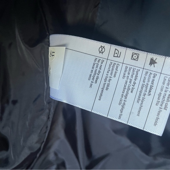 Carhart rain defender vest,women’s size large, navy, NWT, company logo removed - Picture 10 of 12